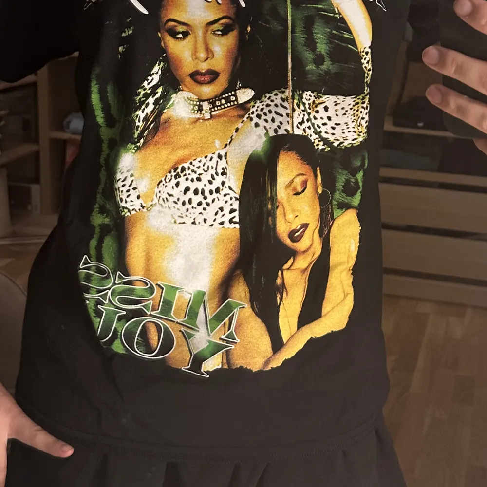 aaliyah tshirt. T-shirts.