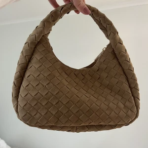 Väska - Botega inspirerad väska från glitter, aldrig använd ❤️‍🩹