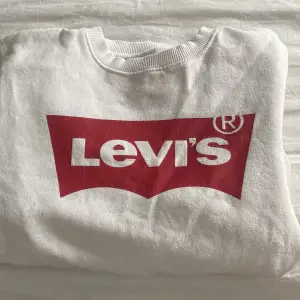 En ganska tun Levis tröja 