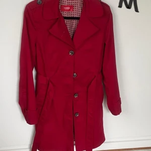 Jacka  - Begagnad Jacka som användes 2 gånger. Från Turkiet med LCWaikiki märke 