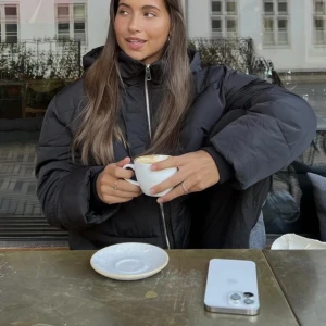 Vinterjacka - Vinterjacka från Nelly, använd fåtal gånger så är i nyskick. Köpt förra året för 700kr.
