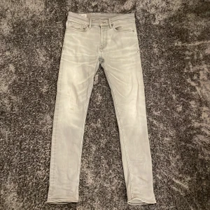 Kings of indigo jeans - 10/10 skick riktigt feta jeans slim fit. 1500kr nypris mitt pris 499kr pris kan diskuteras vid snabbaffär passar personer runt 175-180