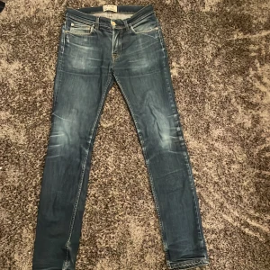 As fet slim fit acne jeans - Snygga slim fit jeans 8/10 passar dig som är runt 175-180 passar till mycket. Nypris 1499kr mitt pris 499kr pris kan diskuteras vid snabb affär 