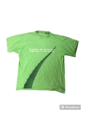 T-shirt med tryck - Tisha med snyggt tryck. 