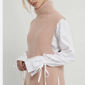 Polotröja  - Super fin tröja från NA-KD. Är en storlek xxs men skulle säga att den är mer som en storlek 34/36