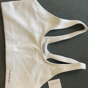 Sportbh - Älskar banden Oanvänd lapp kvar Hann inte returnera, inte rätt stöd för mig  Ord 1100kr, nytt pris 700kr