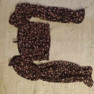 Blus - Super snygg Blus/top från H&M i strl XS. Knappt använd.