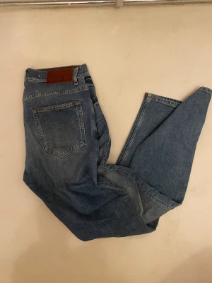 Tiger Of Sweden Jeans  - Hej! Säljer nu mina Tiger of Sweden Jeans i storlek 29, fint skick. Tveka inte på att höra av dig om du har frågor eller funderingar över varan!