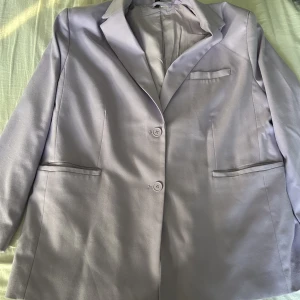 Kavaj  - Lilla kavaj från hm använd typ 2/3 gånger som ny 