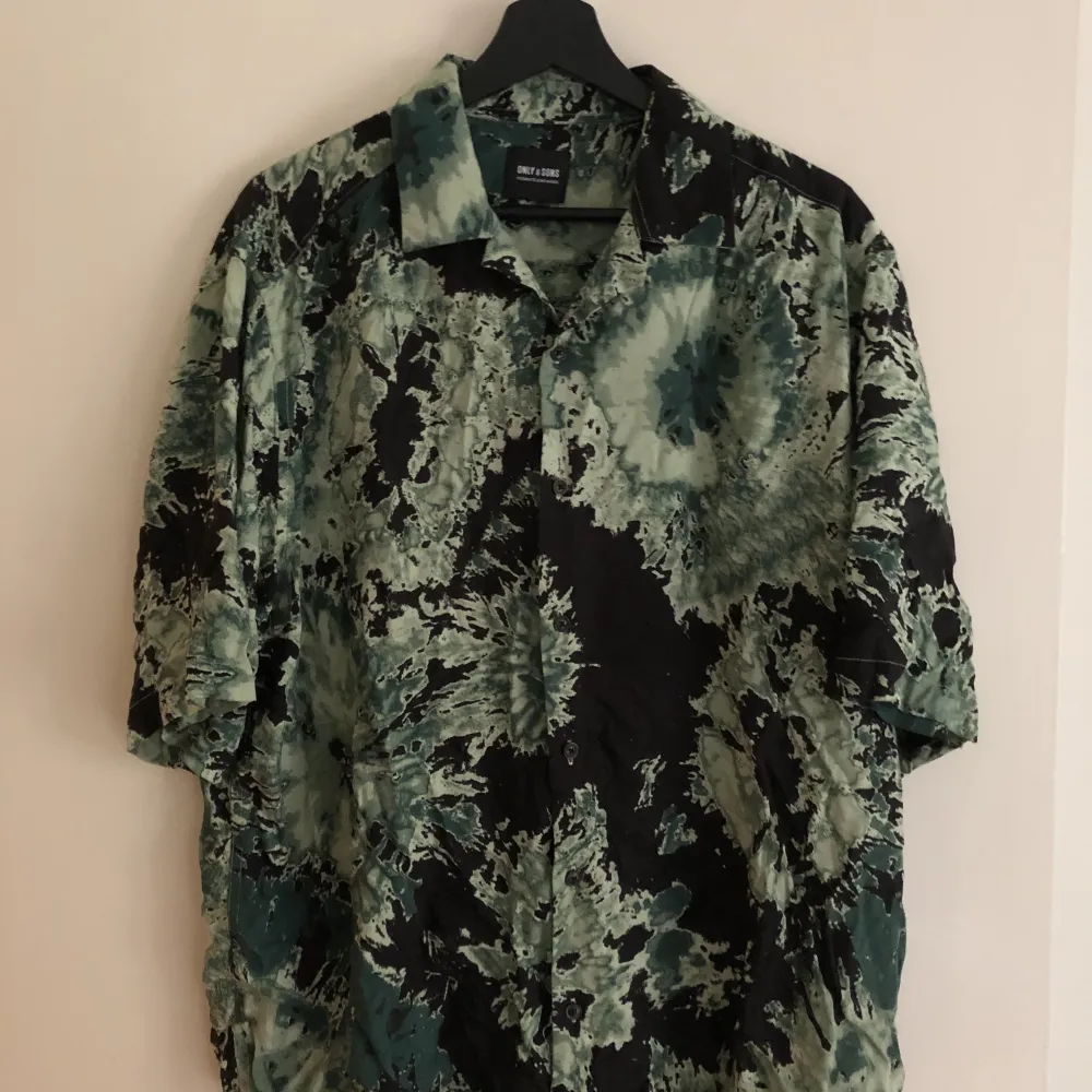 Avslappnad skjorta från ”only and sons” köpt från kill-avdelningen på ASOS. Skjortor.