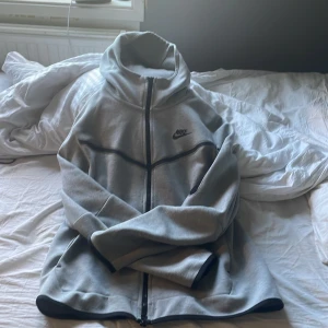 Nike tech  - Nike tech i storlek S för vuxen  Hämta i Nyköping , kan även skickas