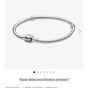 Säljer detta Pandora armband,helt nytt o nästan aldrig använt. Det är i jätte bra skick och köpt för 649❤️‍🔥