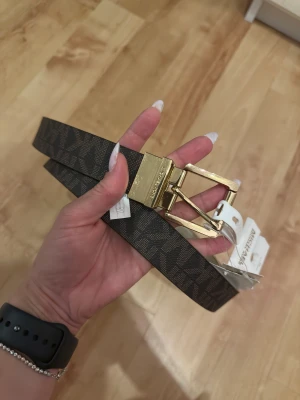 Michael Kors Twist reversible belt - Nya  