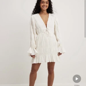 klänning  - SÖKER!!  söker denna i storlek 32 eller 34. Kan betala nypris om den är i bra skick!