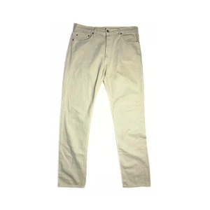 Levi’s 501 - Size: 34/34. Vit. Condition: Vintage. Alla jeans är uppmätta av oss! Har ni frågor eller funderingar är det bara slide DM, tveka inte!