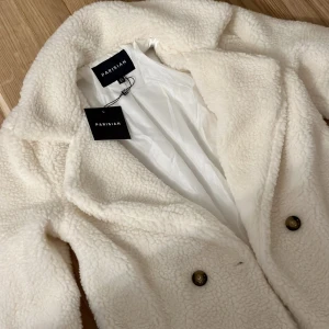 Teddy jacka  - Jättefin Teddy jacka helt oanvänd. 