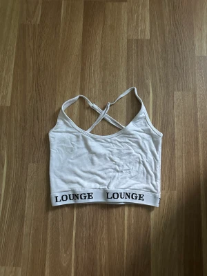 Bamboo Basic Bralette - Vit bamboo basic bralette från Lounge Underwear Strl. S Använd - I gott skick FASTPRIS 150kr + frakt