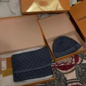 Louis vuitton Set  - Denna modell! Finns inte längre och säljs inte affär. Har kvitto Har boxarna och påsarna Bra skick och oskad
