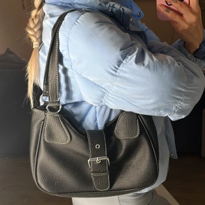 Väska  - Väska köpt på second hand 