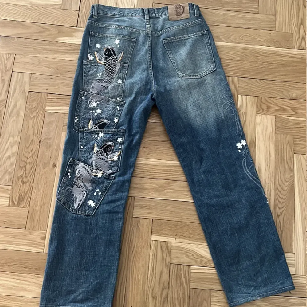 Säljer mina rare karakuri tamashii jeans då de är för stora . Jeans & Byxor.