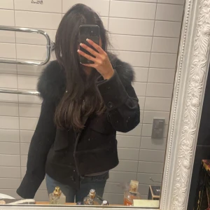 Meotine kappa - Meotine kappa! Tjock och varm. fint använt skick. Nypris 3500kr. KOLLA SENASTE