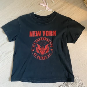 Tshirt  - Super söt baby-tee med tryck 🌺