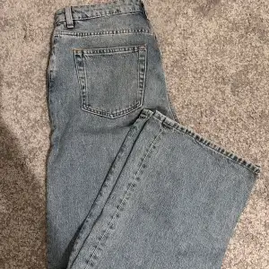Vida jeans från Monki i bra skick 