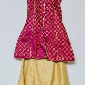 Indian suit Fits 11-14 yrs girl Available near Hässelby gard