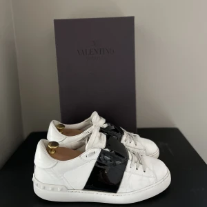 Valentino Garavani  - SÅLD