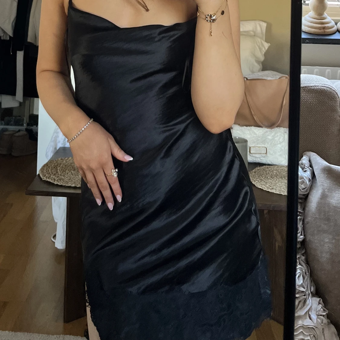 Svart satinklänning - 90