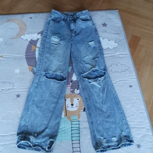 Jeans  - Slitna jeans från shein storlek xxs 