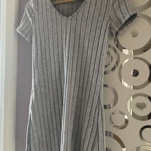 tröja dam - helt ny tröja, storlek xs. stor i storleken. säljer för ja köpte fel storlek 