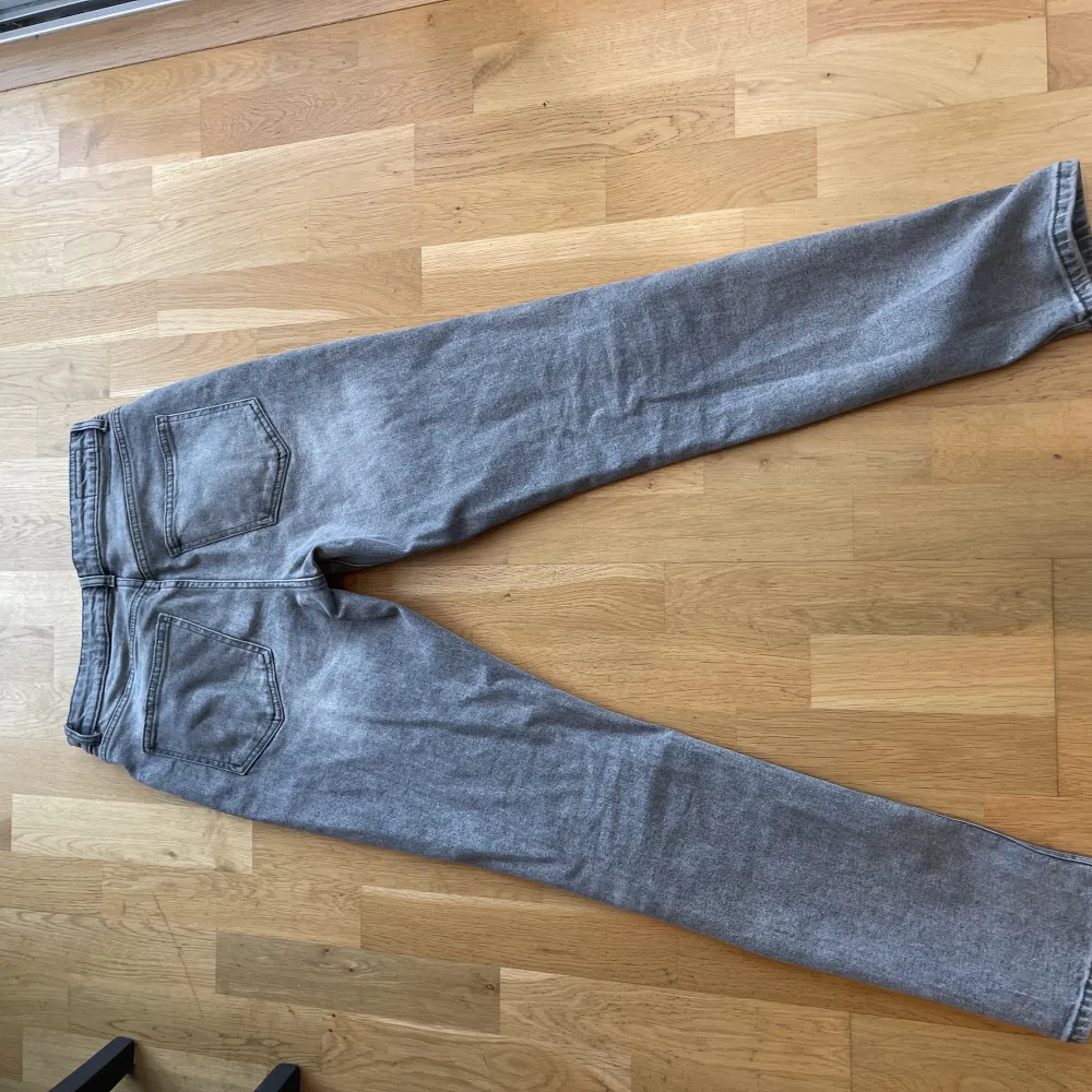 Fina jeans med stretch material . Jeans & Byxor.