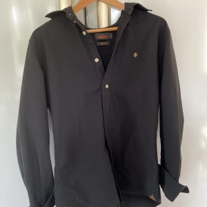 Morris skjorta - Skick 10/10 Använder inte längre Hör av er vid frågor!