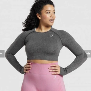 Gymshark tröja - En mörkgrå träningströja från Gymshark. Använd ett fåtal gånger, är som ny.