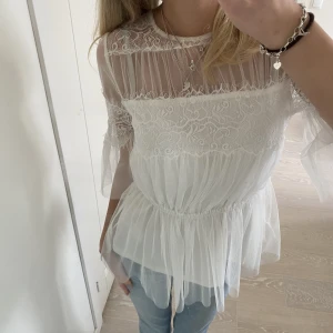 Blus  - Såå sjukt fin blus som jag verkligen älskar men den kommer tyvärr inte till användning💕