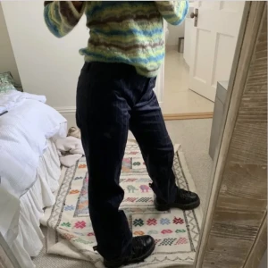 Dolce&Gabbana Kostymbyxor - Randiga marinblå kostymbyxor från Dolce Gabbana. 