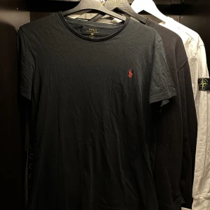 Ralph Lauren T-Shirt // tshirt - Snygg Ralph Lauren t-shirt i fint skick, storlek M (custom fit)