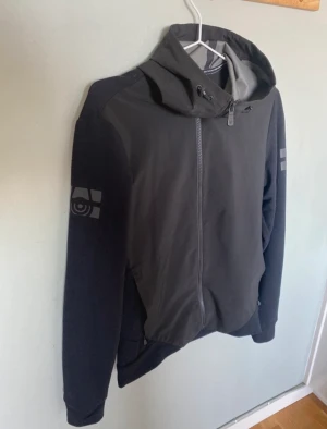 Sail racing jacka  - I mycket bra skick. Tunn jacka/Hoodie. Xs.