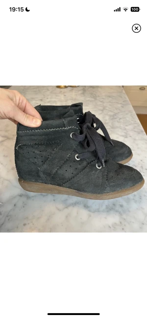 ISABEL MARANT BOBBY - LÅNAD FÖRSTA BILD! Kommer tyvärr inte till någon större använding. Skriv för frågor eller fler bilder. Meddelar så fort jag kan. 