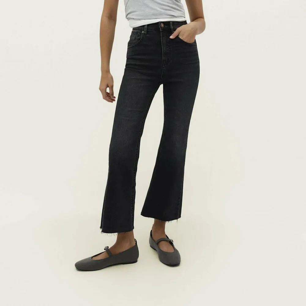 Säljes dessa fina jeans, knappt används. Modellen är Crop Flare. . Jeans & Byxor.