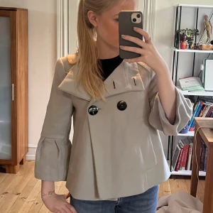 Trekvartsärmad Kappa Zara - En supersöt trekvartsärmad kappa från Zara, toppen skick!