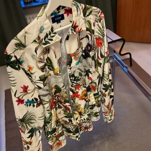 Oanvänd Eton overshirt  - Oanvänd overshirt med dragskedja  100 % bomull 