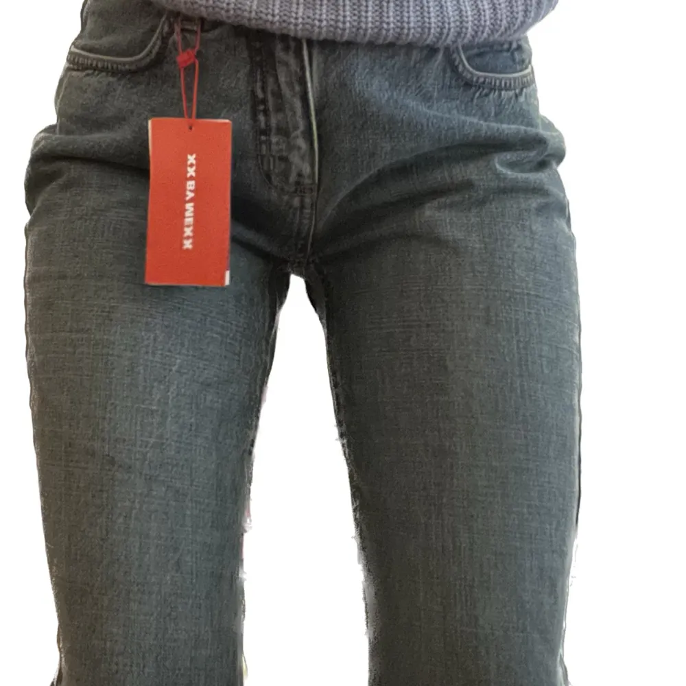Low waist, utsvängda jeans, nya med prislappar B29 L30. Jeans & Byxor.
