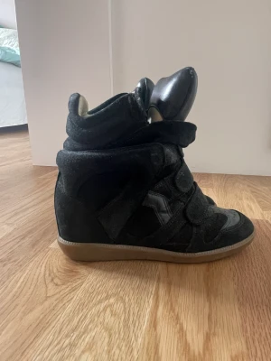 Isabel marant Beckett leather trainers - Jättefint skick, har inte kvar dustbagen men kan skicka kvitto från Vestiaire som äkthetsbevis!