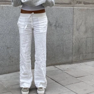 Alobha linnebyxor - Säljer mina jättefina linnbyxor från Alobha💓 Fint skick förutom nere vid benen där de är lite slitna 