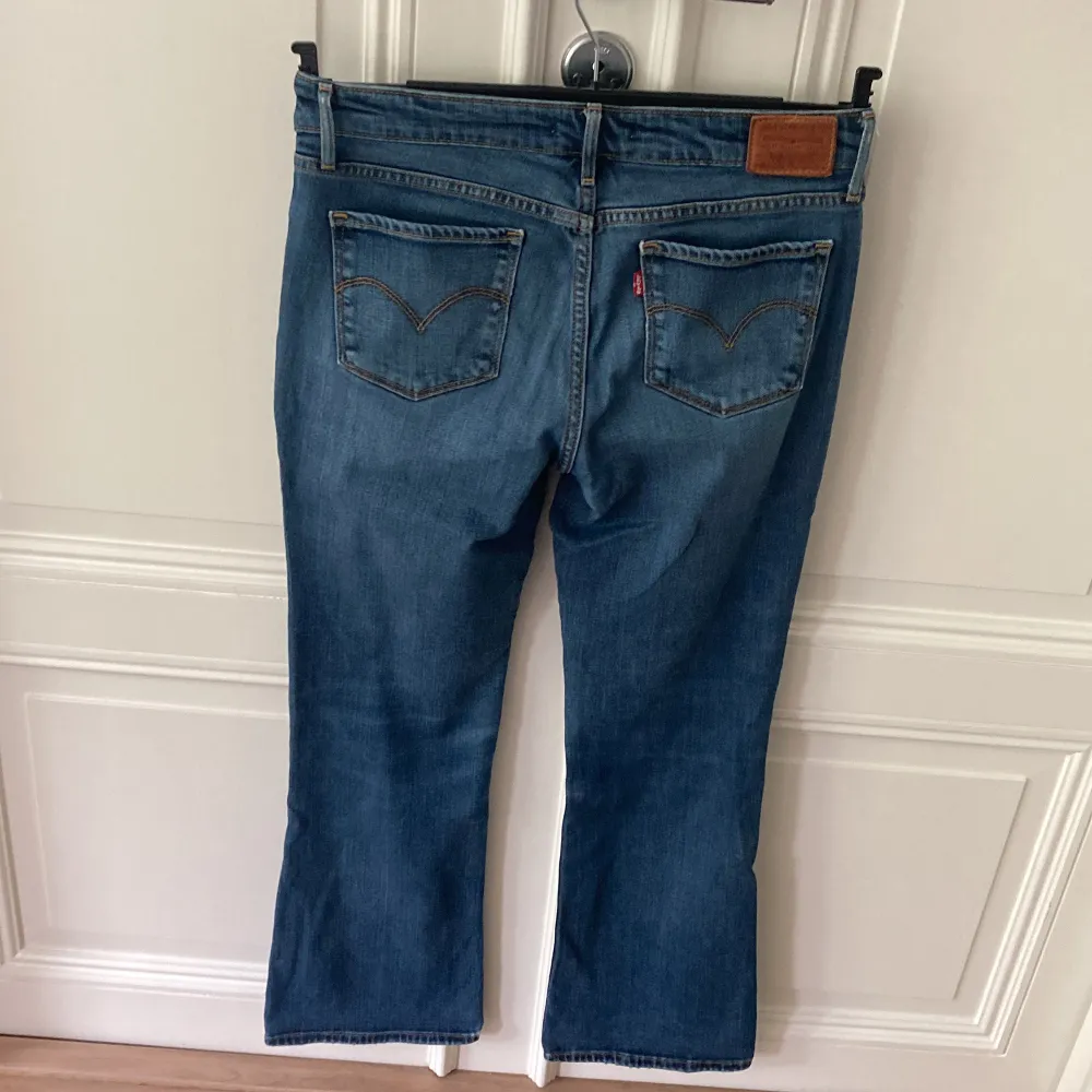 Vintage bootcut Jeans från Levis. Bra skick, storlek 28/30. Jeans & Byxor.