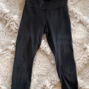 Stronger tights  - Svarta stronger tights i storlek M. Använda fåtal gånger.
