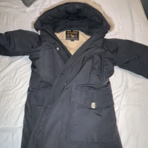 Whool Rich - Tjabba nu ska min vinterjacka säljas, använt en vinter och har införskaffat mig en ny. Bara att höra av sig om priset, kan gå ner i snabb affär