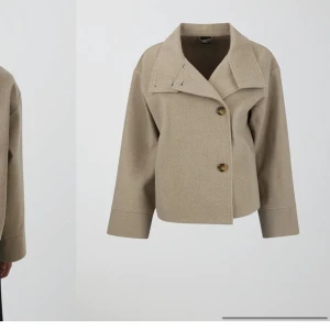 Gina tricot jacka - Vill se om nån skulle kunna tänka sig att byta min beiga gina tricot jacka mot en likadan i mörkblå💓använd ett fåtal gånger men i väldigt bra skick! Kan även tänka mig att sälja den men i ordinarie pris då den är slutsåld💕